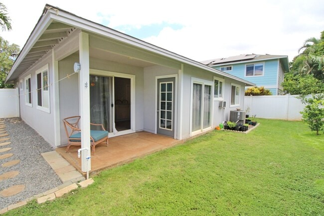 Foto del edificio - Spacious, Unfurnished, Standalone Private ...