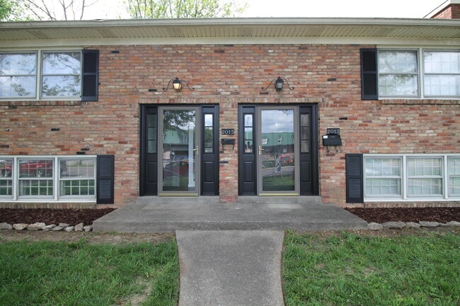 Building Photo - 2015 Garden Springs Dr