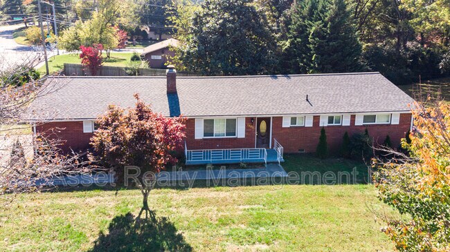 Building Photo - 7900 Livingston Dr