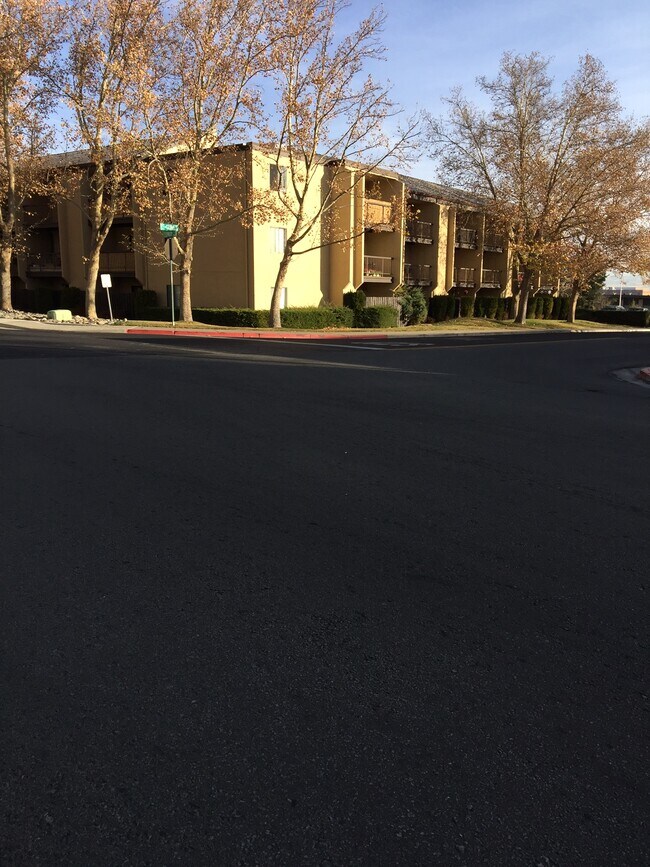 Building Photo - 2450 Lymbery St