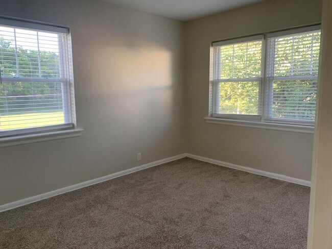 Foto del edificio - 7122 Vernon Ave