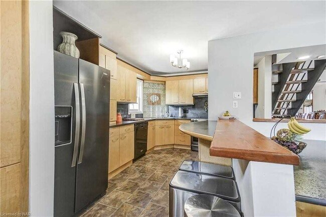 Main Floor Kitchen - 5177 Ontario Av