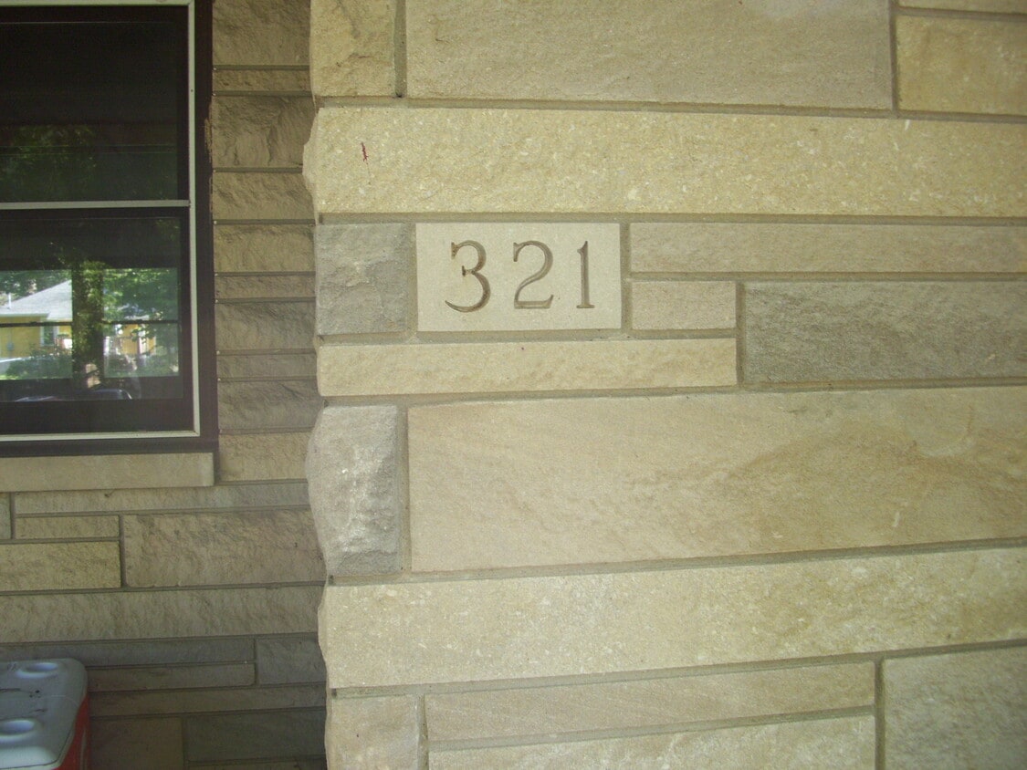 Building Photo - 321 E Wylie St