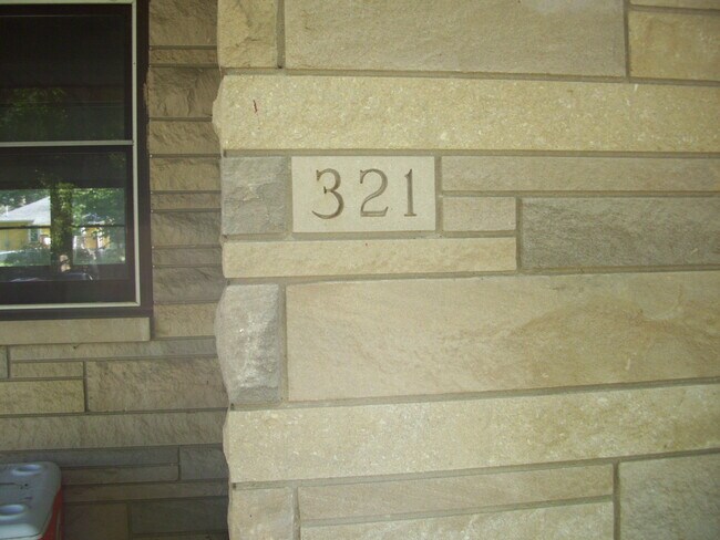 Foto del edificio - 321 E Wylie St