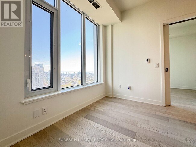 Building Photo - 11-4511 Yorkville Ave