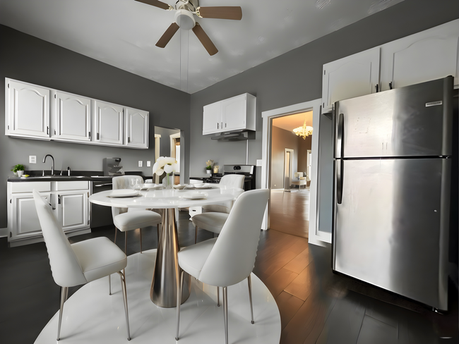 Building Photo - Beautiful 3 Bedroom 1 Bath Apartment Avail...