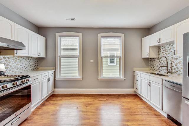 Building Photo - 2 bedroom in Chicago IL 60618