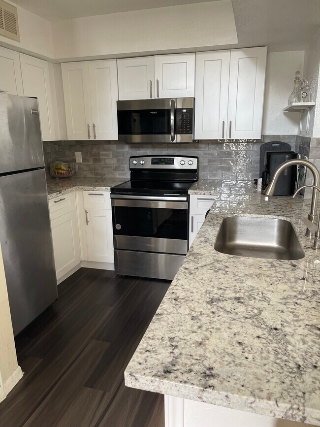 Photo - 10855 Meadowglen Ln Apartment