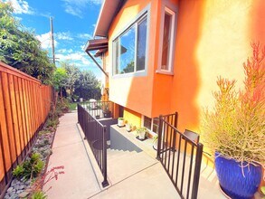 Building Photo - 338-340 Vista Pl