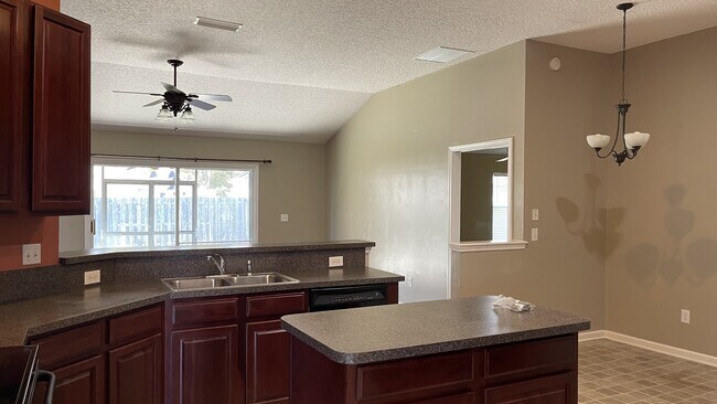 Foto del edificio - 12662 Ayrshire St E
