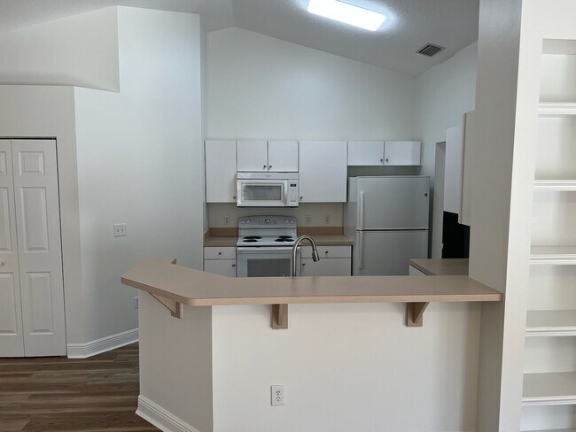 Foto del edificio - Newly renovated - Close to UF Health Shands, VA and Vet School!
