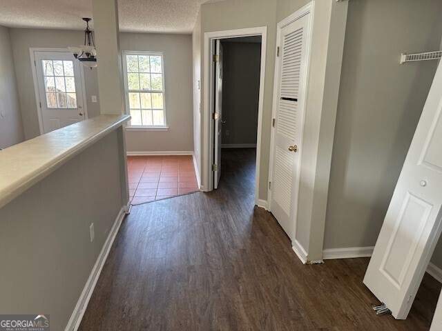 Building Photo - 1629 Hallmark Hills Dr