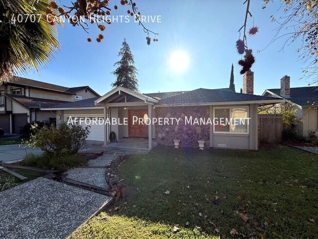 Building Photo - 40707 Canyon Heights Dr