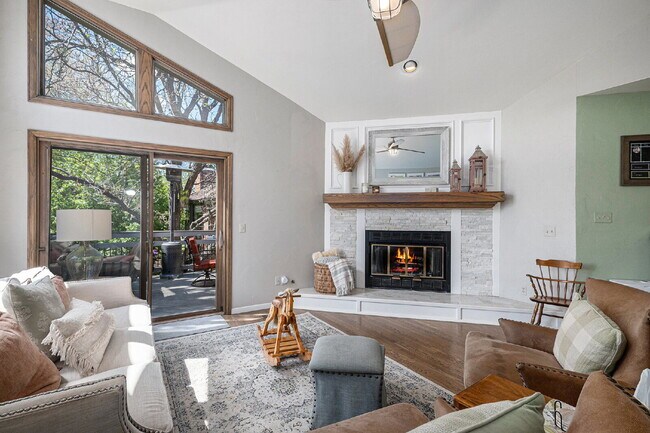 Building Photo - "Spacious 4-Bedroom Retreat with 3.5 Baths...