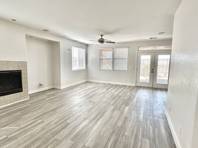 Building Photo - 4-bedroom house with Stunning views!