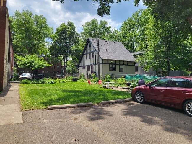 Foto del edificio - 93 N Milton St N