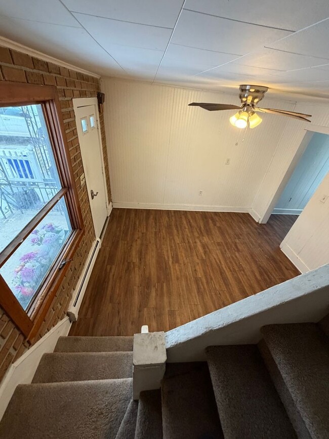 Building Photo - Single Family 3 Bedroom