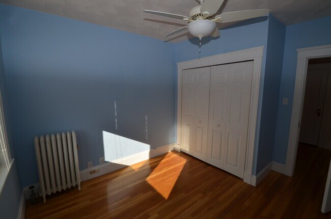 Building Photo - 472 Pleasant St