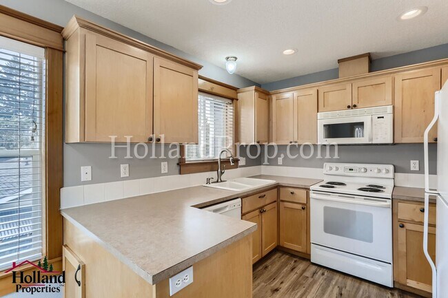 Foto del edificio - Lovely 2-Bedroom Duplex Unit in Hillsboro ...