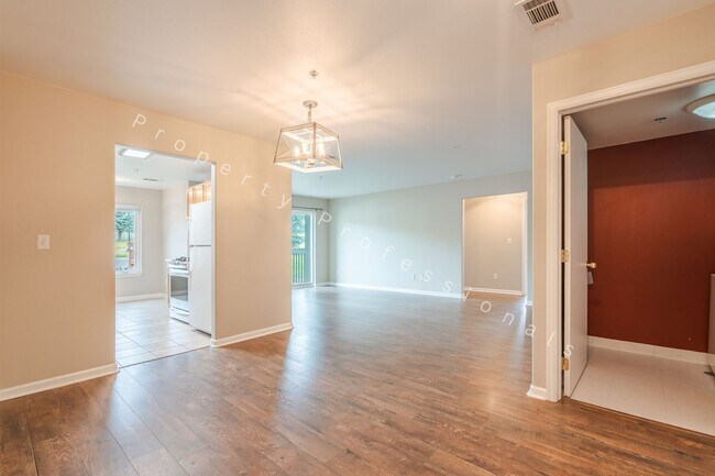 Building Photo - 790 Castle Valley Blvd