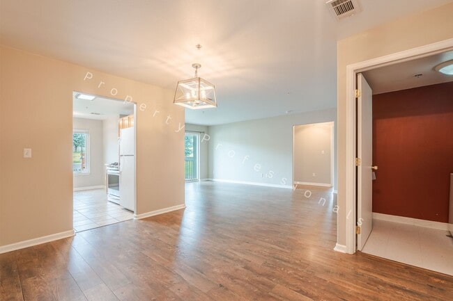 Building Photo - Condo for Rent in New Castle