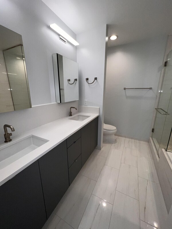 Foto del edificio - 323 W Jones St