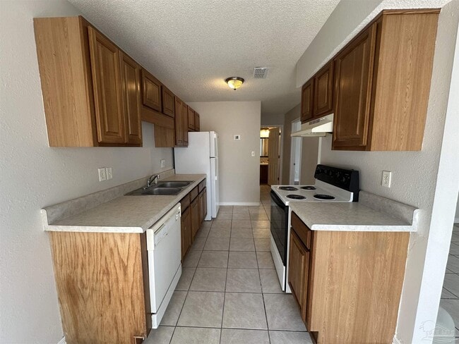 Building Photo - 676 S 72nd Ave