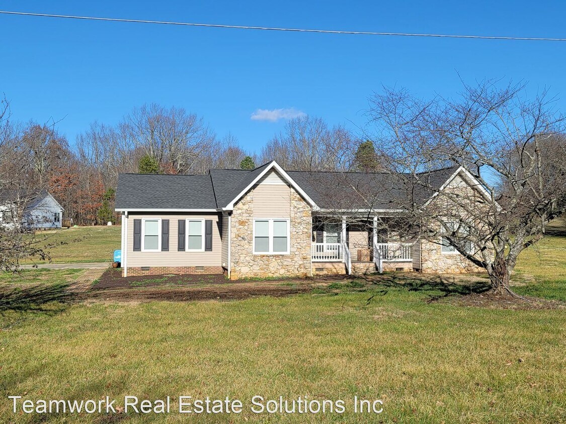 Primary Photo - 3 br, 2 bath House - 4026 Holly Springs Dr