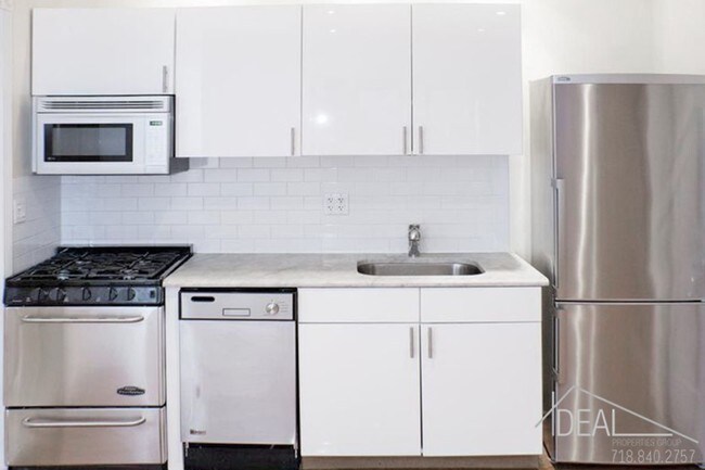 Building Photo - 539 Hudson St