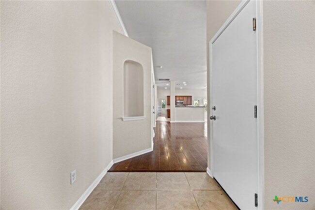 Foto del edificio - 135 Justin Leonard Dr
