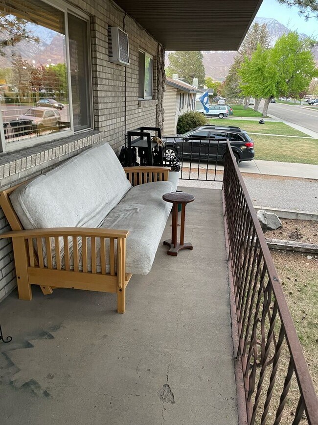 Foto del edificio - 2 Bed 1 Bath Orem Apartment by Orem Library