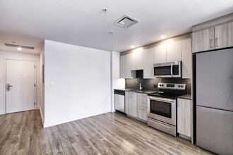 Building Photo - 30 Bd Saint-Joseph E