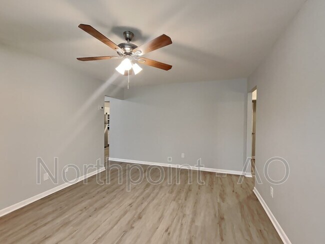 Foto del edificio - 1542 Flicker Rd