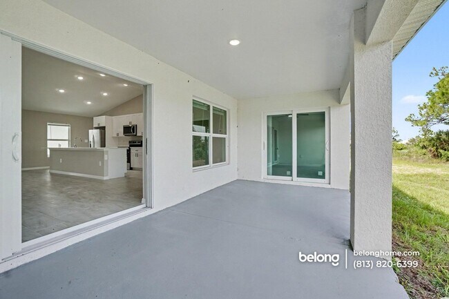 Building Photo - 1203 NE 44th St