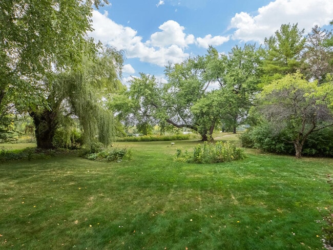 Foto del edificio - 6625 W Shore Dr