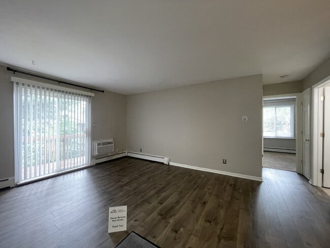 Building Photo - Private, End Unit - 2 Bed, 1 Bath Condo in...