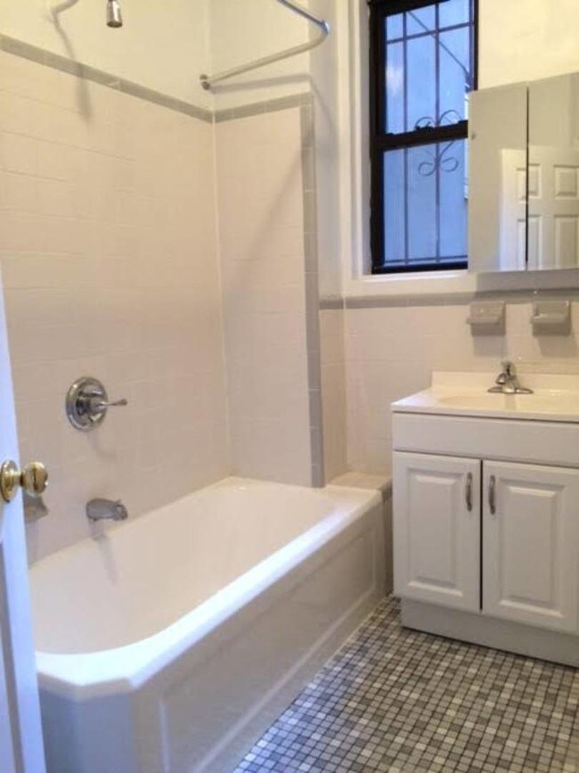 Building Photo - 124 W 72nd St