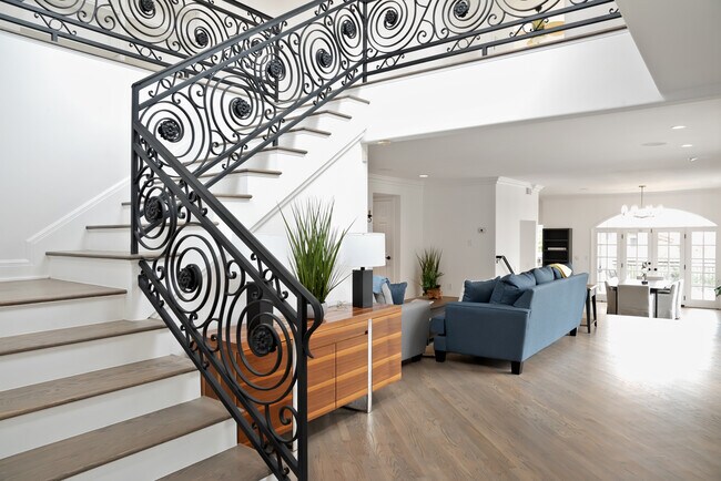 Photo - 818 6th St House