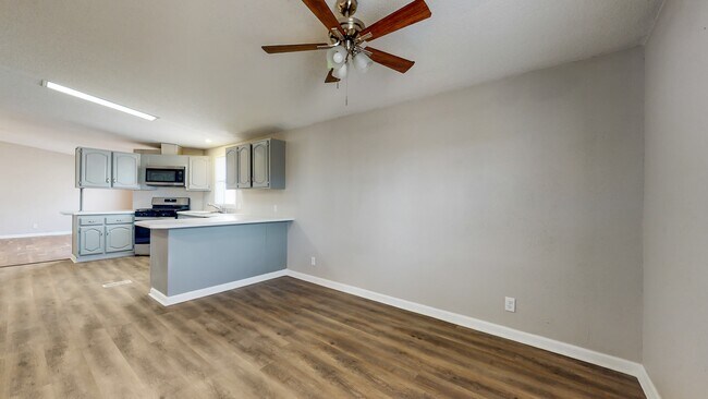 Foto del edificio - 6901 SE 14th St
