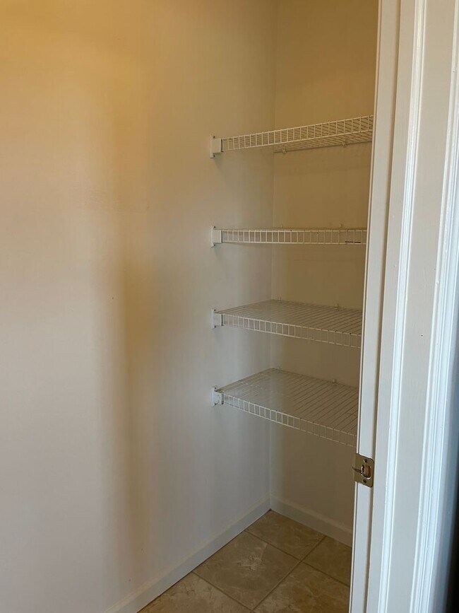 Foto del edificio - 3 Bed 3 Bathroom Townhouse In Marietta