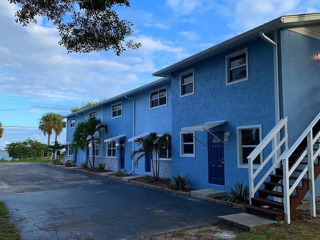 Primary Photo - 4220 NE Indian River Dr