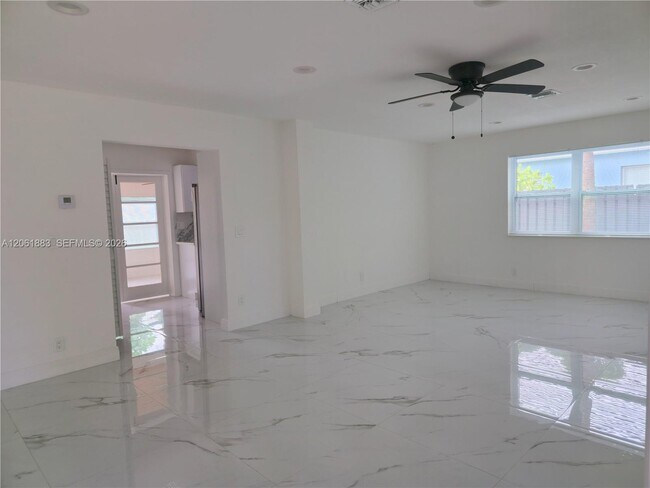 Foto del edificio - 1141 SW 8th Terrace