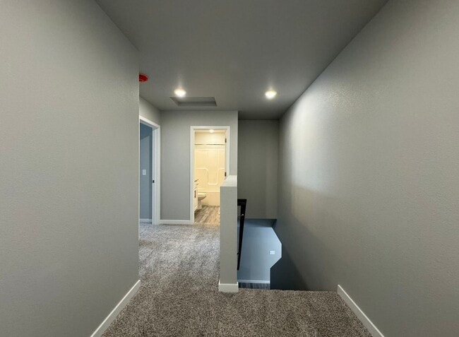 Building Photo - 3916 Scorpio Dr SE