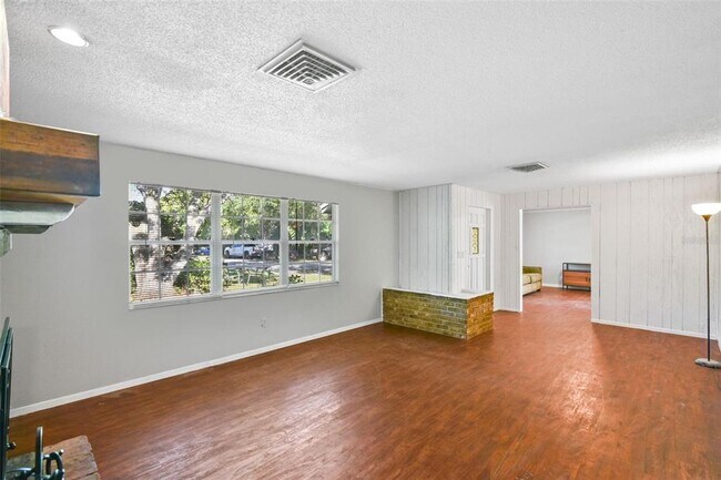 Building Photo - 1819 Pinedale Rd