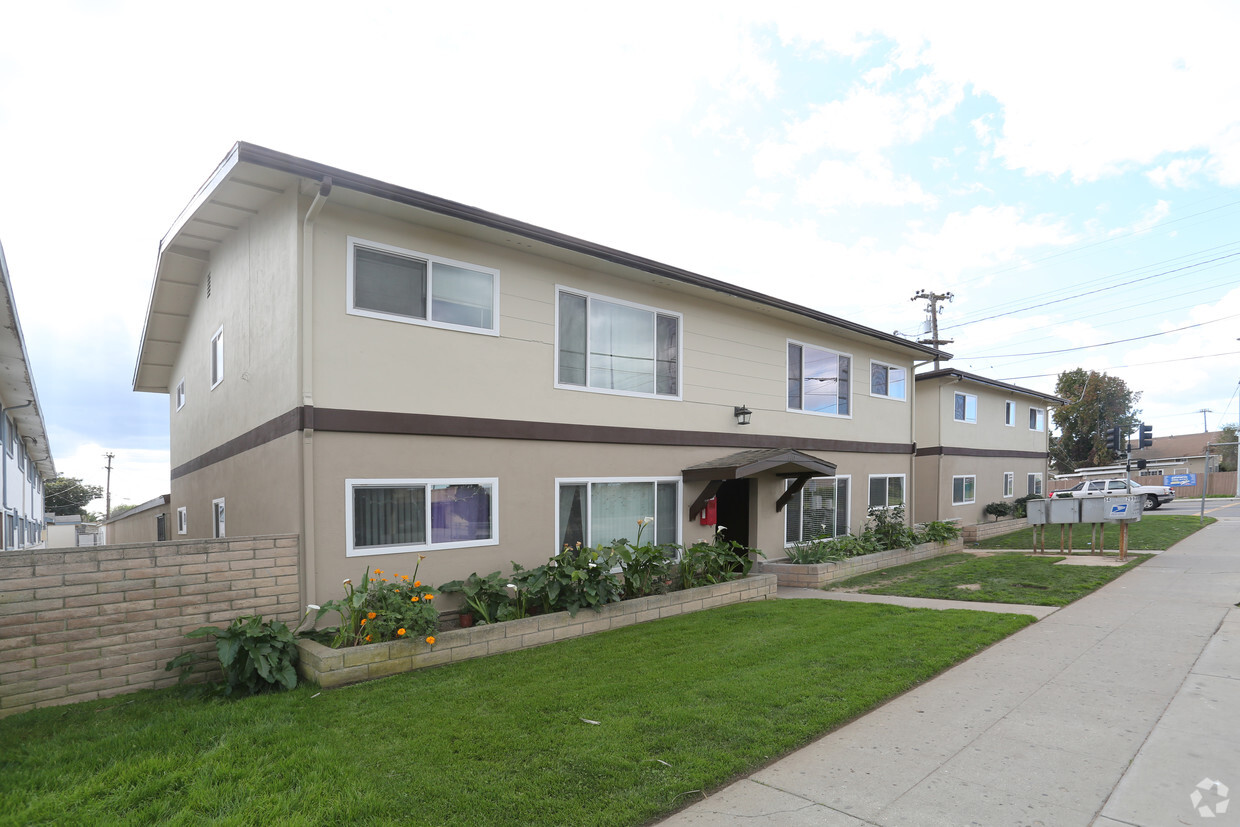 Primary Photo - Alvin Apartments