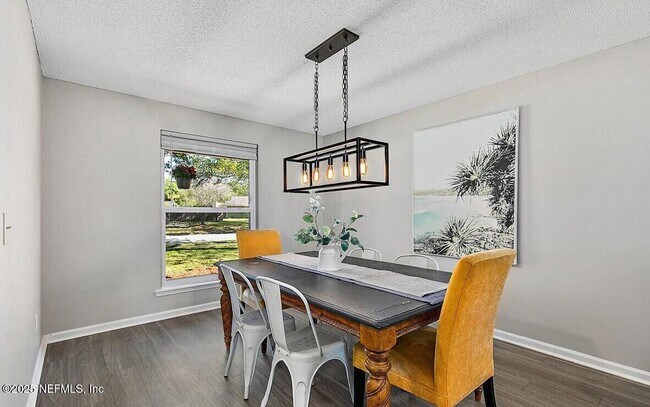 Building Photo - 4766 Dovetail Dr