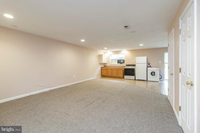 Building Photo - 41 Arbor Cir