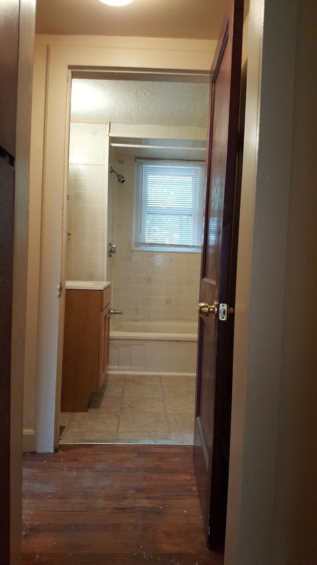 Building Photo - 10 Dewey Ave