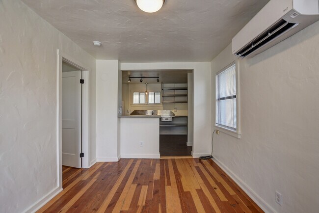 Building Photo - 329 S Montezuma St