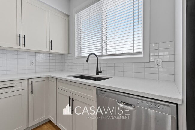 Building Photo - 8127-8228 228 St NW